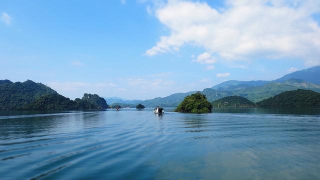 du-lich-hoa-binh-tour-du-lich-mien-bac-gia-re